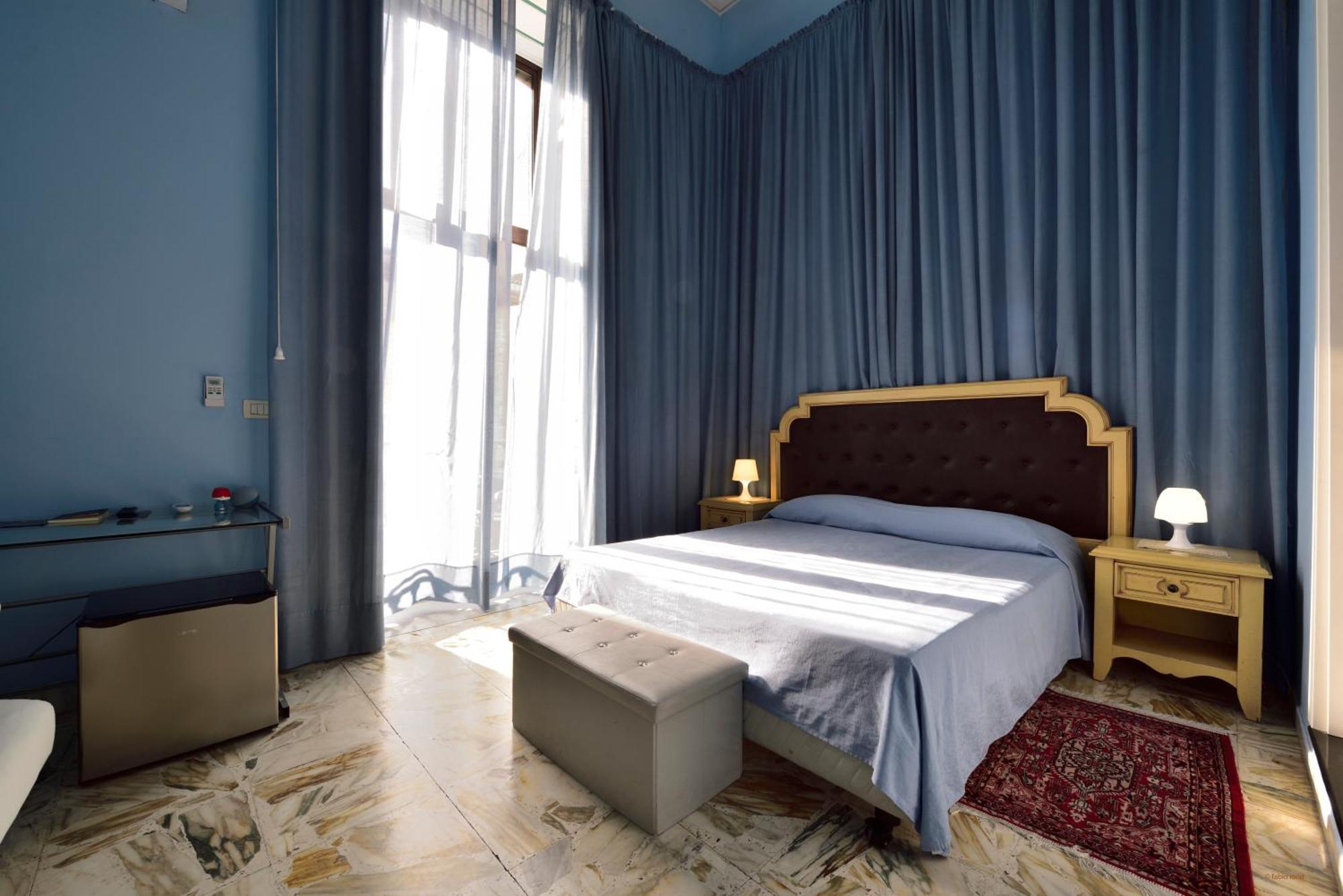 A Casa Di Laura Bed & Breakfast Catania Bagian luar foto