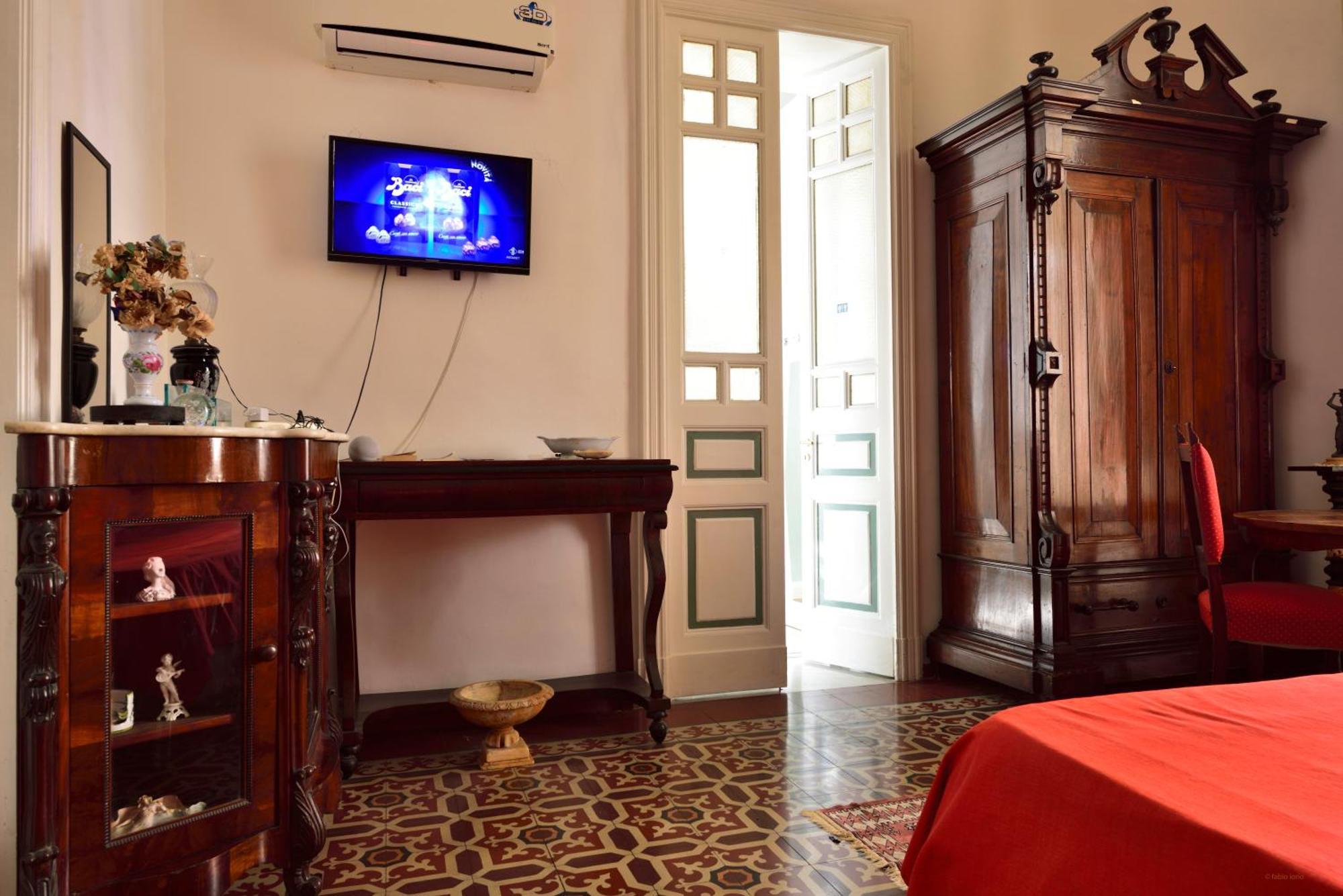 A Casa Di Laura Bed & Breakfast Catania Bagian luar foto