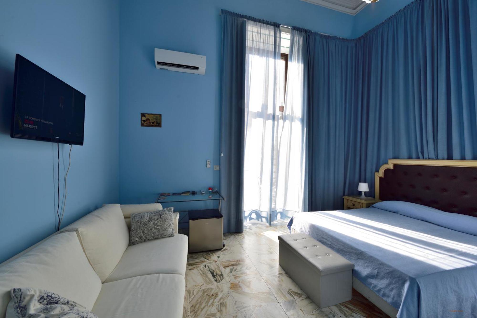 A Casa Di Laura Bed & Breakfast Catania Bagian luar foto