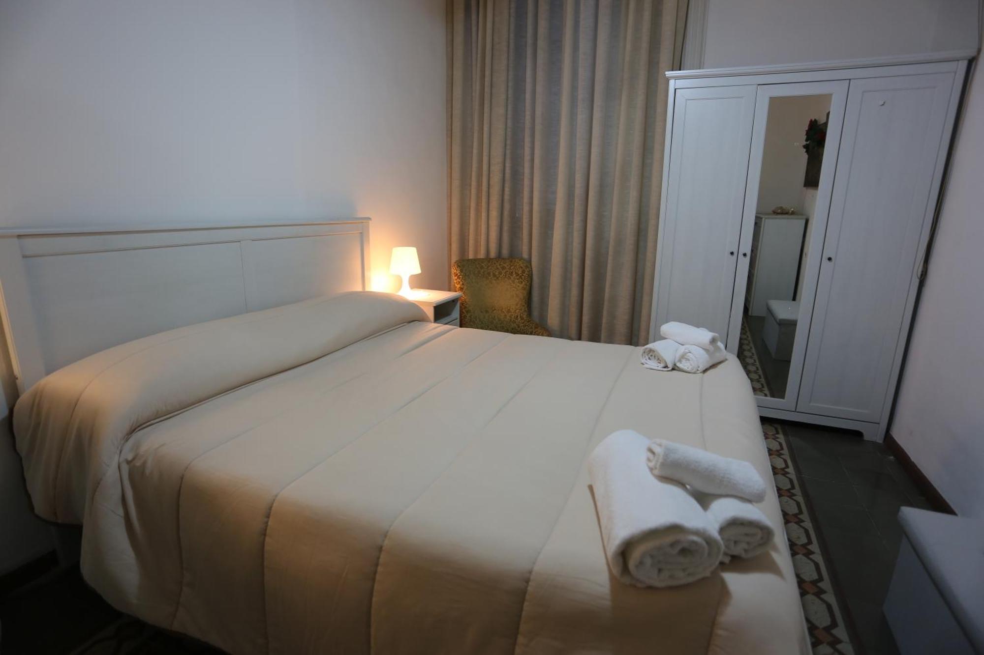 A Casa Di Laura Bed & Breakfast Catania Bagian luar foto