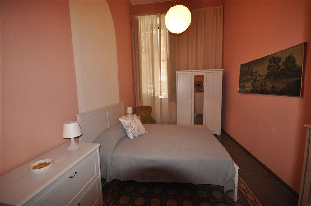 A Casa Di Laura Bed & Breakfast Catania Bagian luar foto