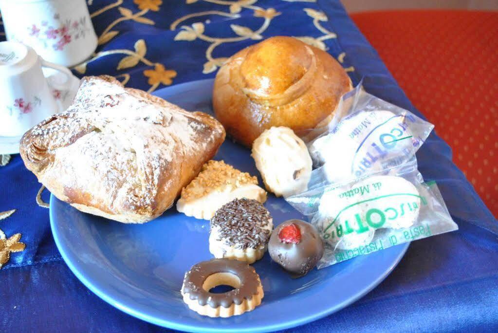 A Casa Di Laura Bed & Breakfast Catania Bagian luar foto